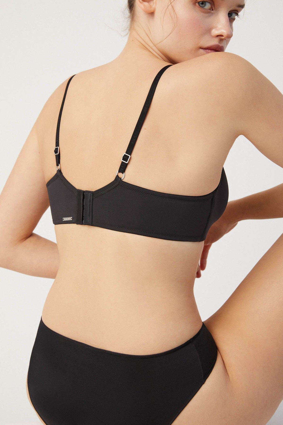 Brasier sin aro con push-up ligero negro