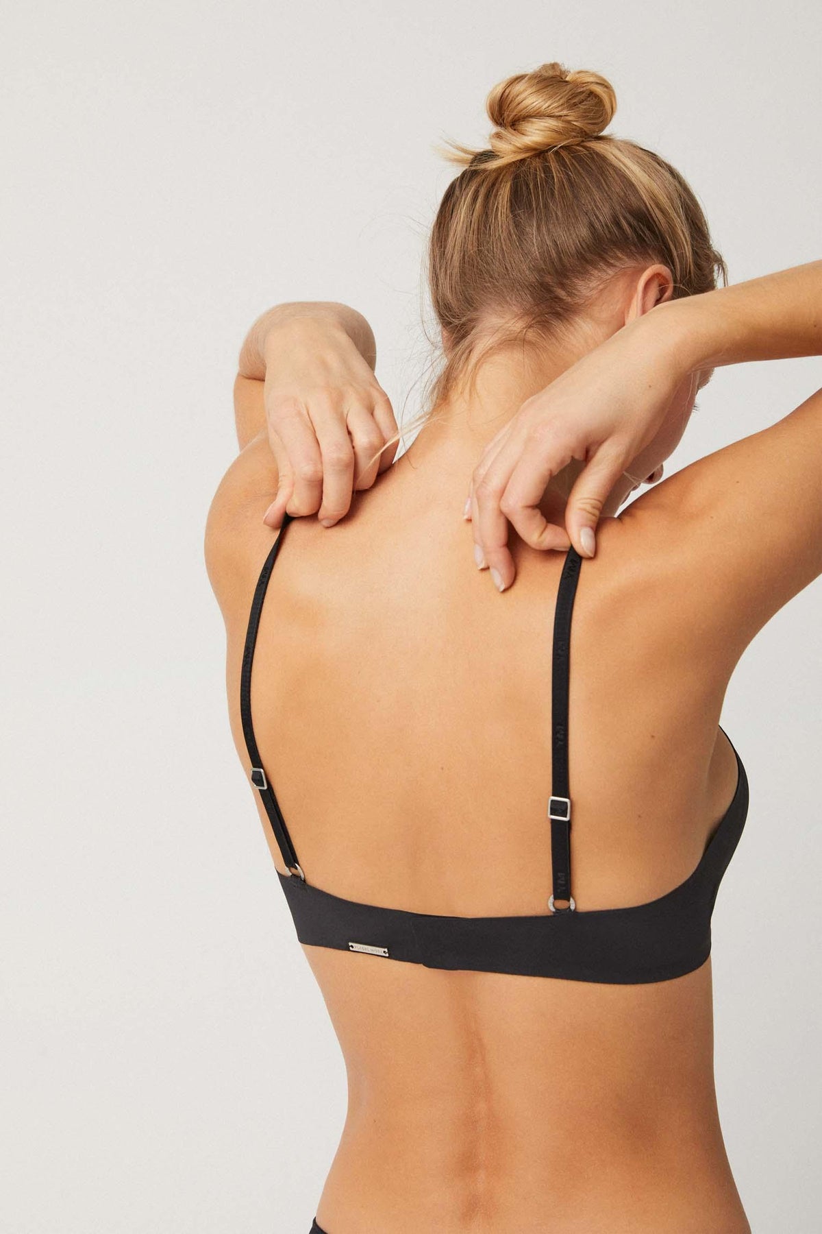 Brassiere sin costuras push up sin varilla con relleno negro