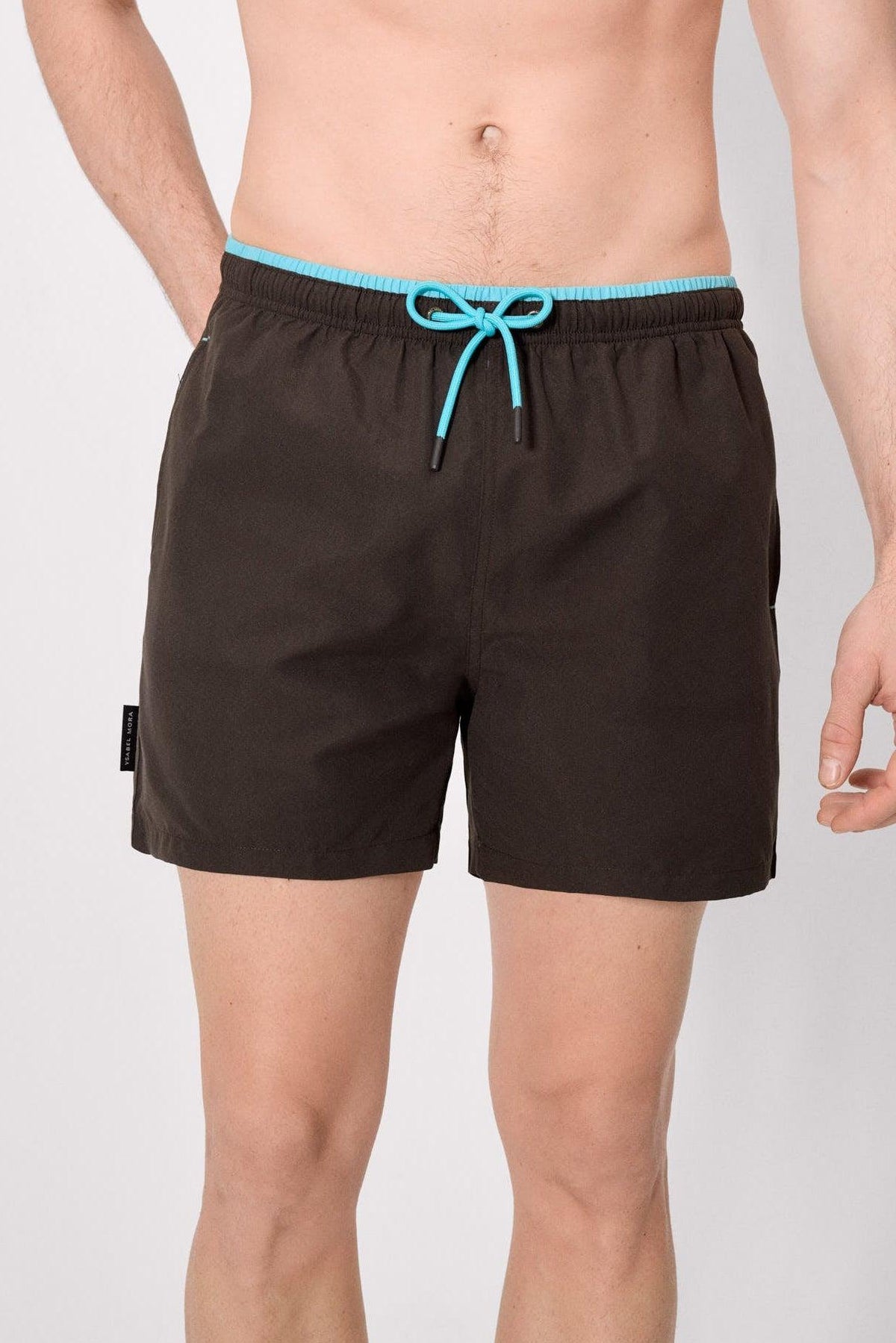 Traje de baño básico negro de medio cuerpo