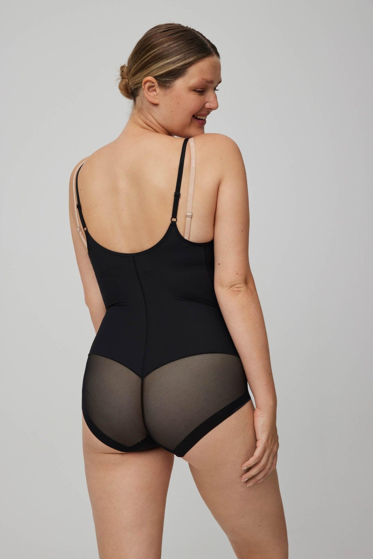 Body-up reductor braga de tul negro