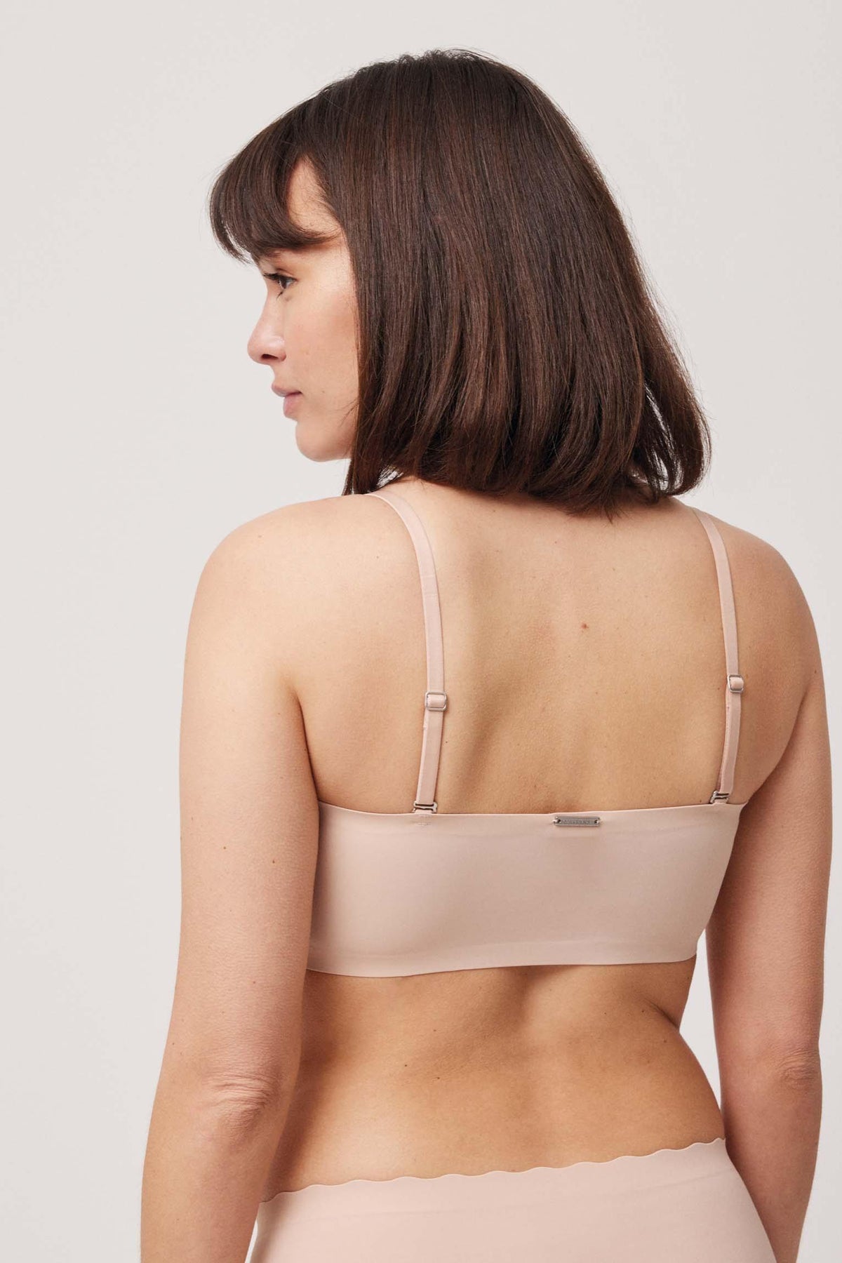 Bandeau con relleno y tirantes removibles nude