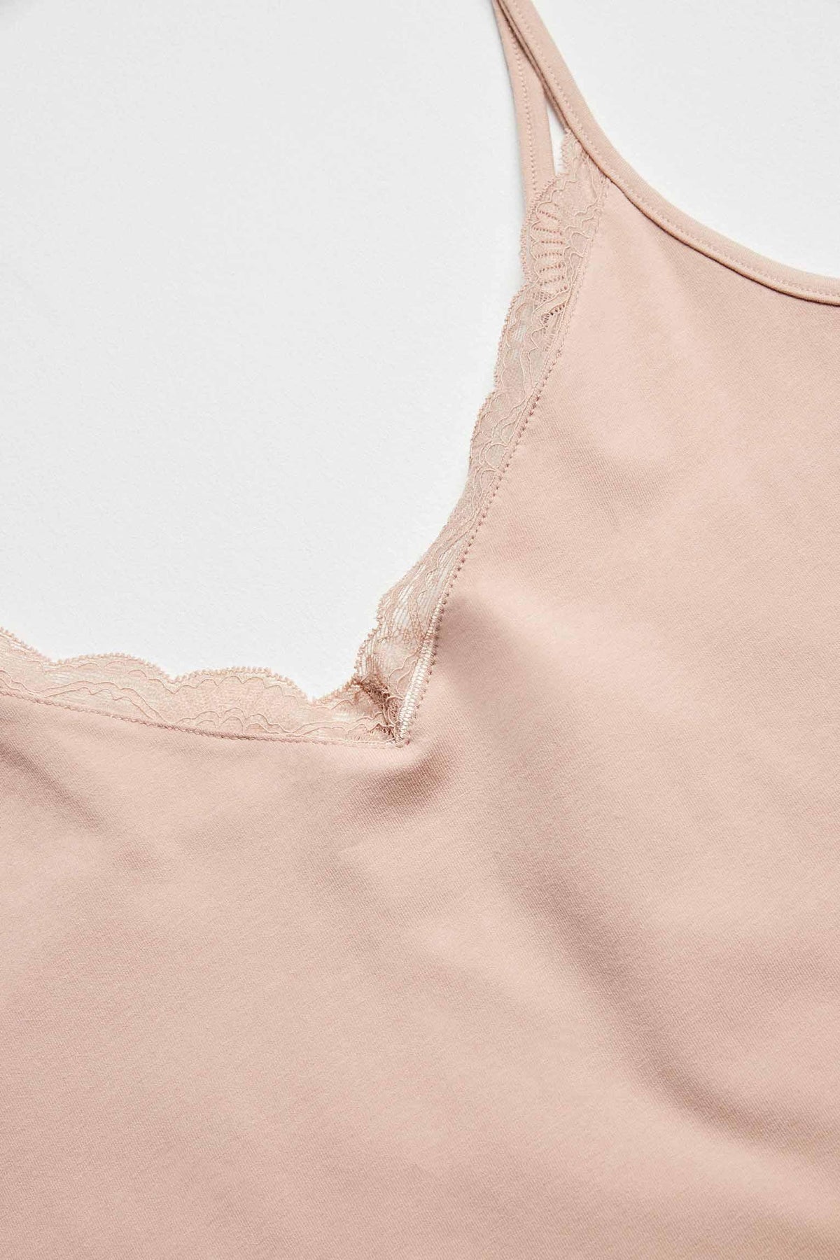 Camiseta de tirante fino de algodón color nude