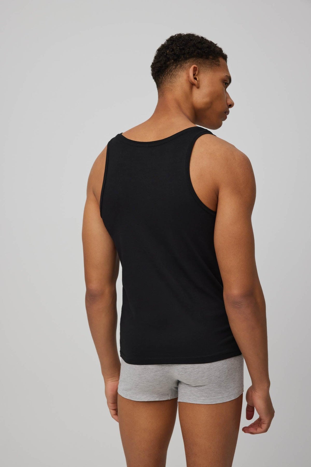 Camiseta interior de tirantes negra
