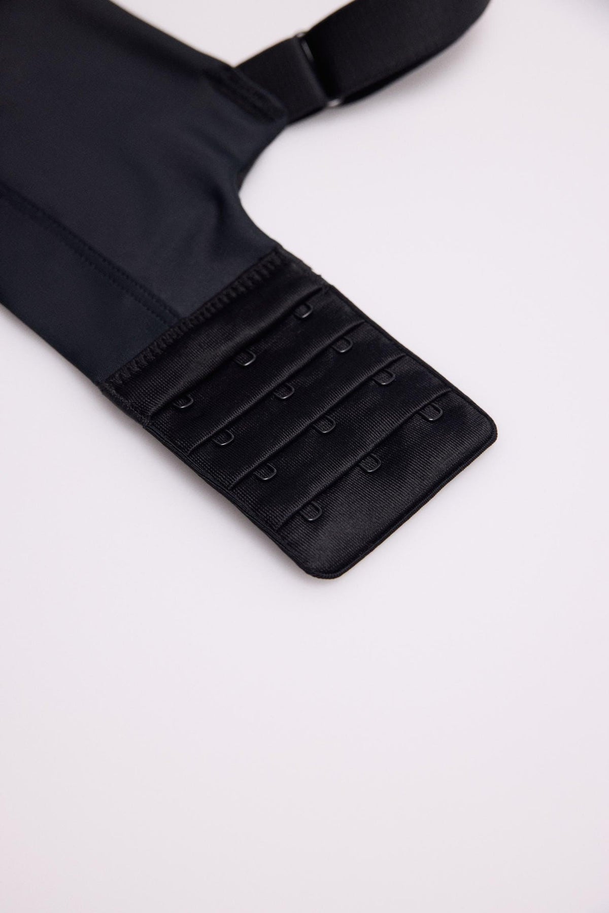 Sujetador deportivo Compressive alto impacto tirantes regulables negro