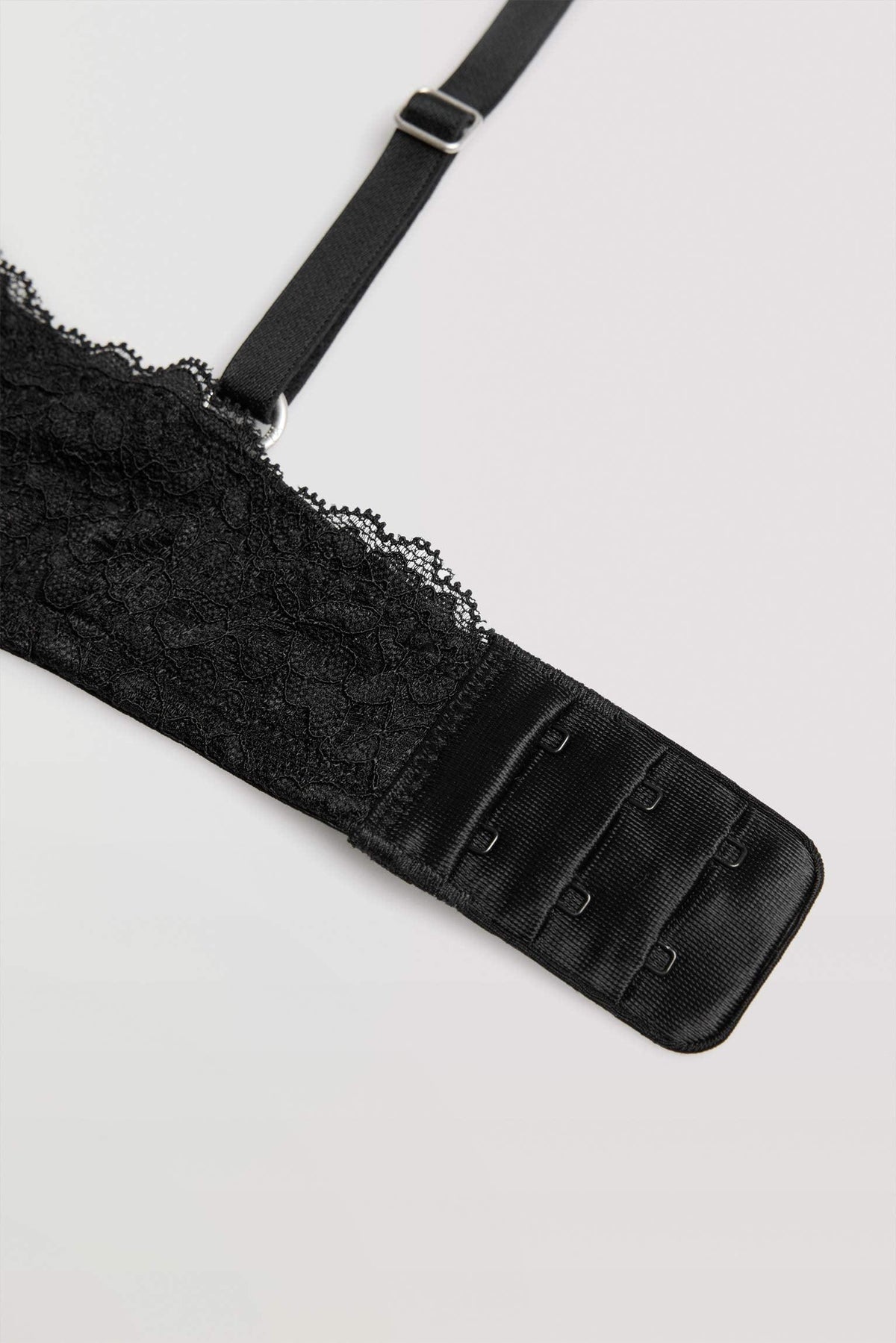 Sujetador push-up de encaje negro