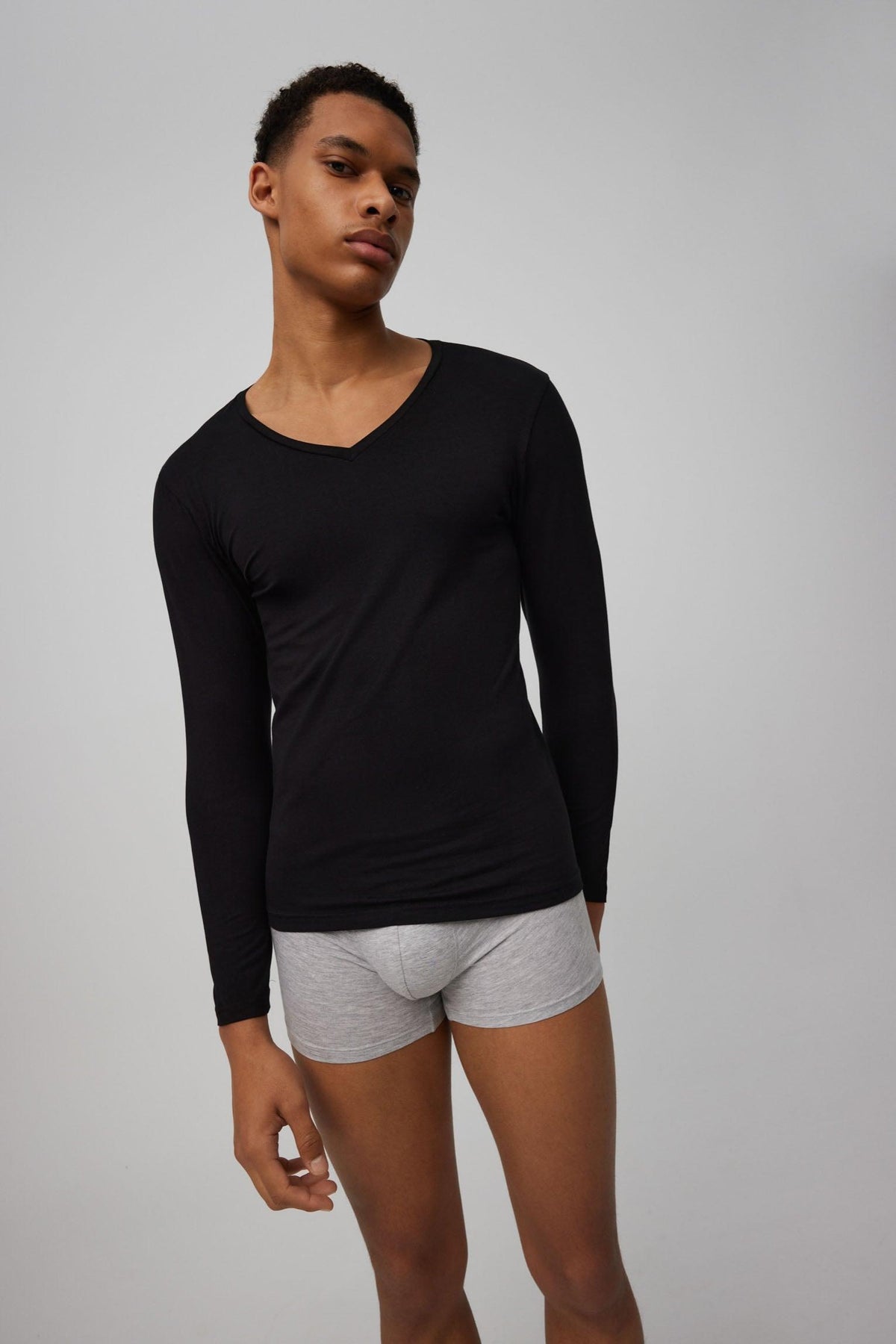 Camiseta interior manga larga cuello en V negro