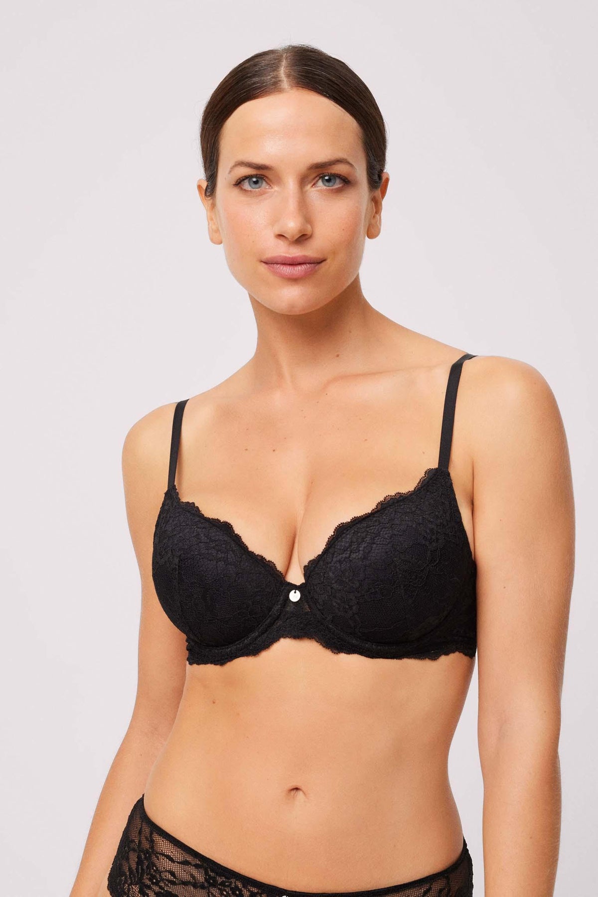 Bra con aro con relleno de encaje negro