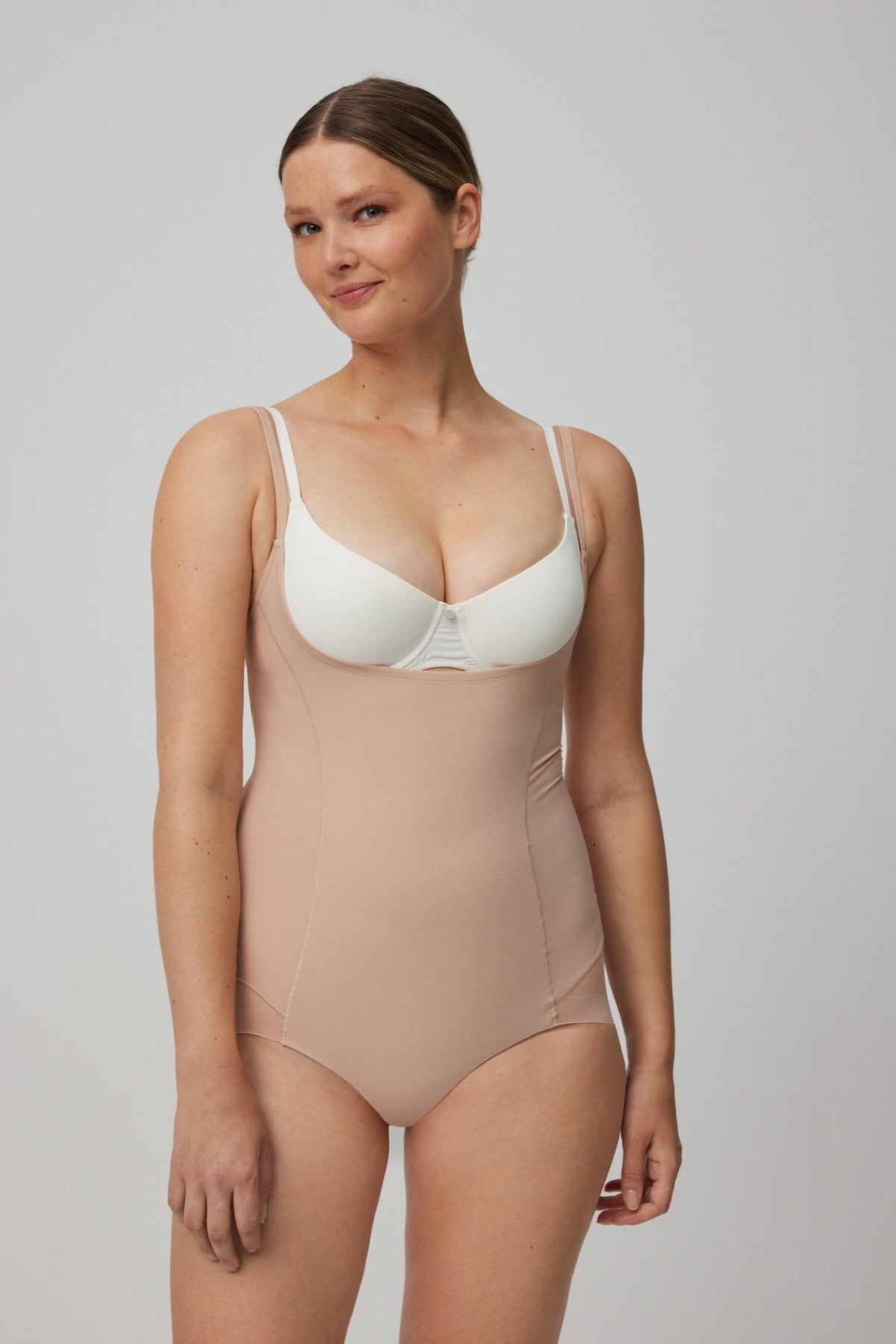 Body-up reductor con calzón de tul nude