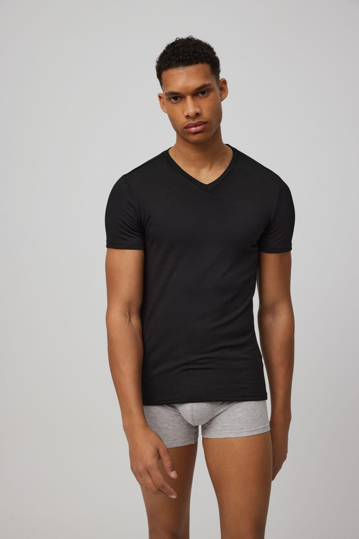 Camiseta térmica interior cuello V manga corta negro