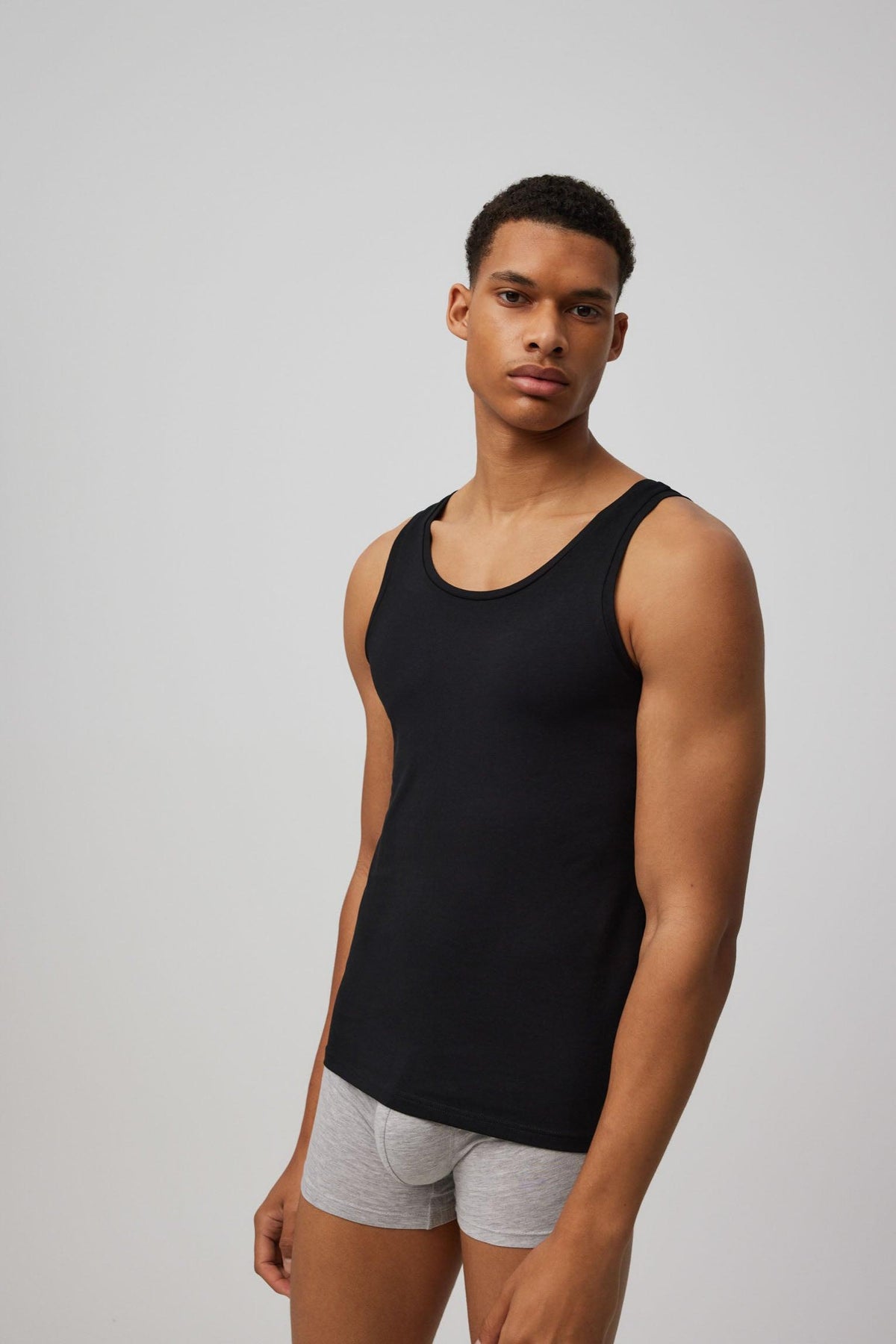 Camiseta interior de tirantes negra