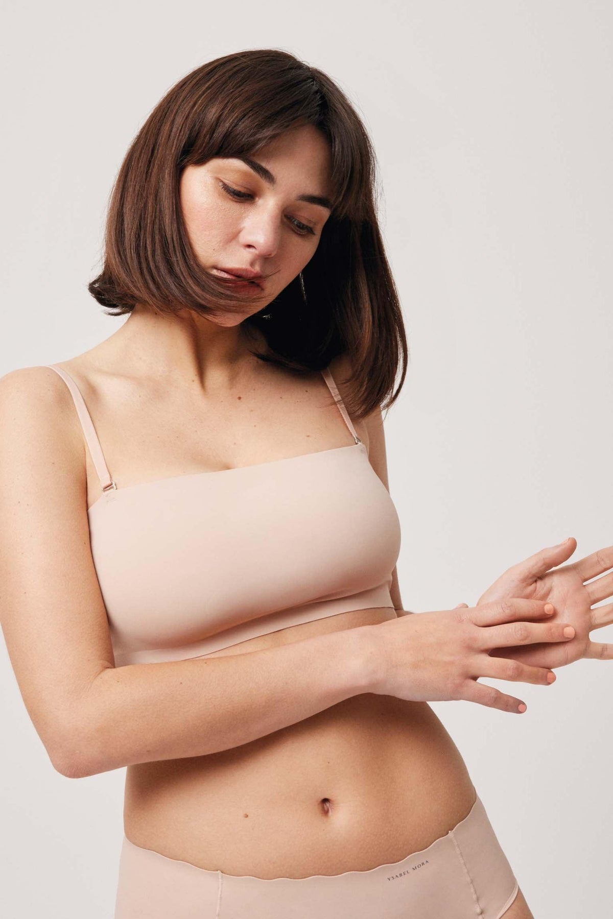 Top bandeau con relleno y tirantes removibles nude