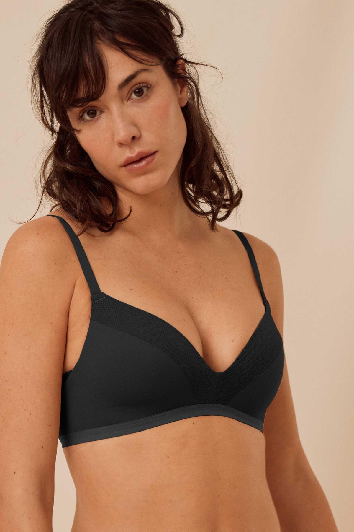 Brassiere sin aro con relleno negro