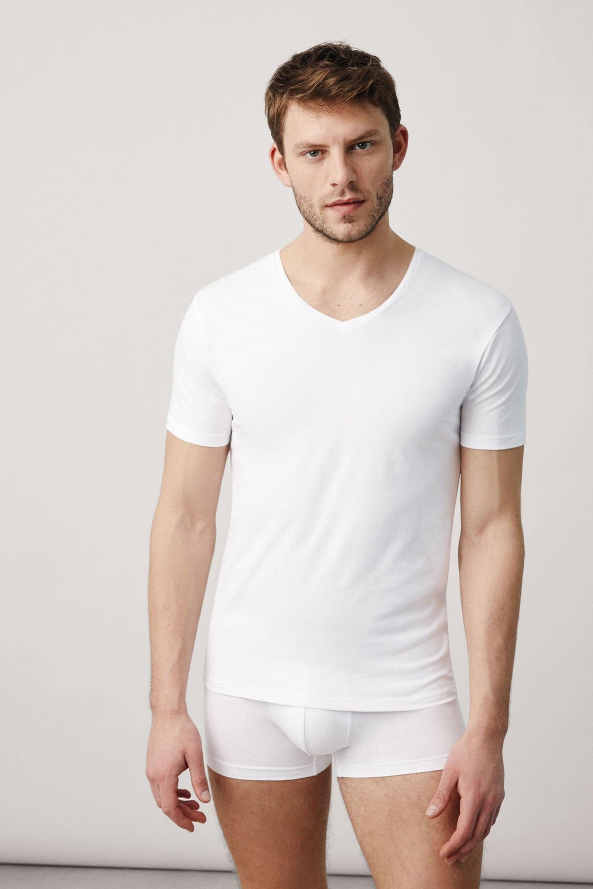 Camiseta interior manga corta cuello en V blanco