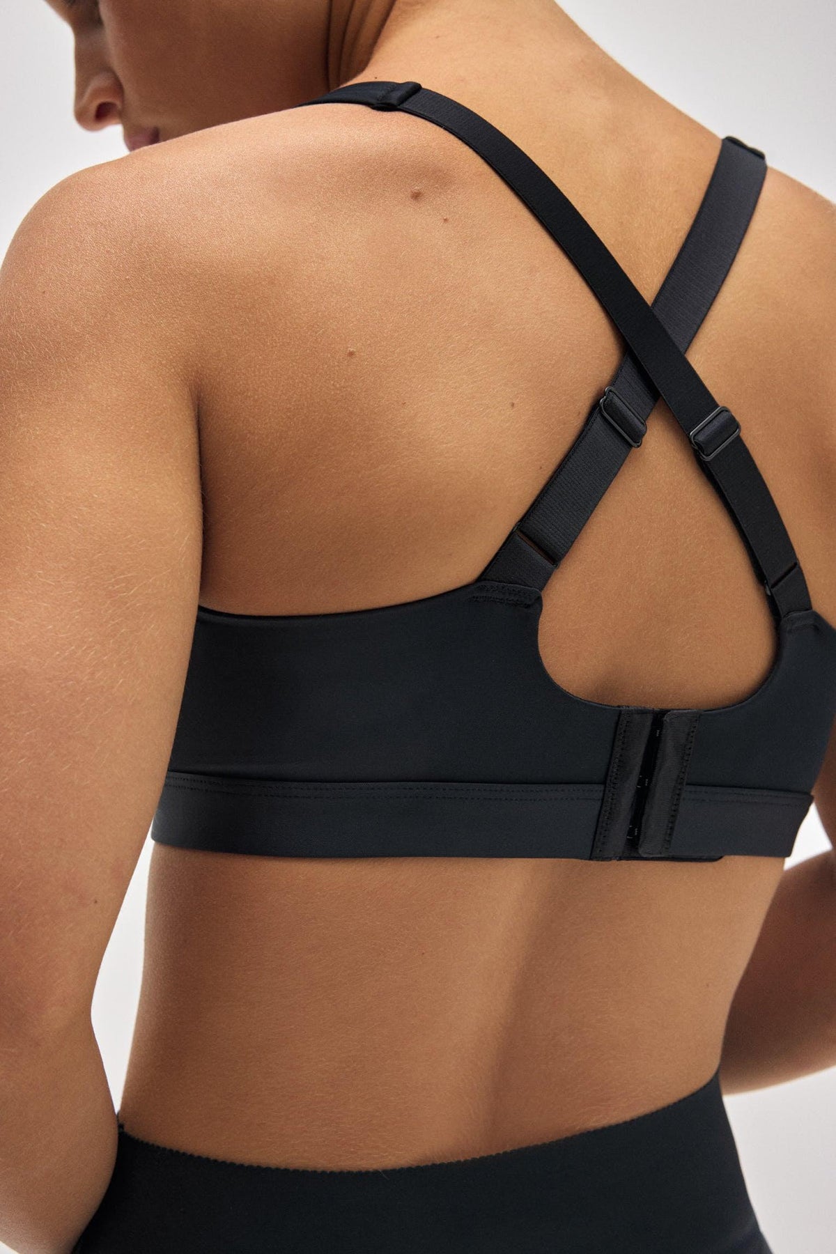 Sujetador deportivo Compressive alto impacto tirantes regulables negro