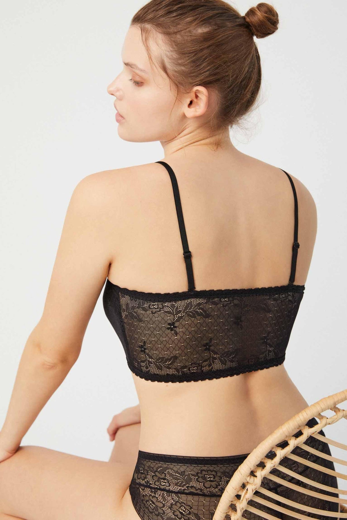 Bandeau sin tirantes multiposición con encaje negro
