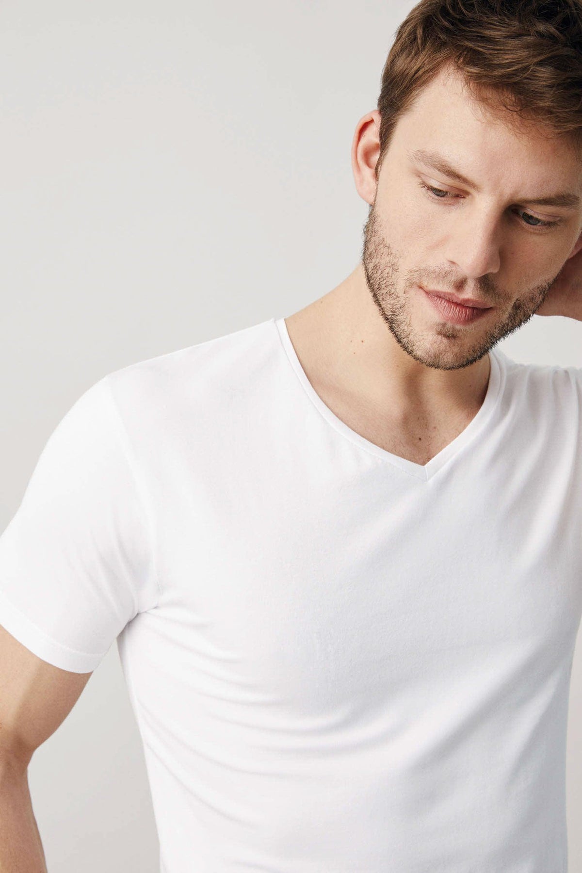 Camiseta interior manga corta cuello en V blanco