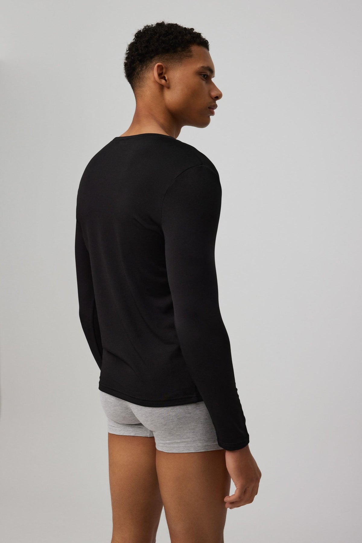 Camiseta térmica interior cuello en V manga larga negra