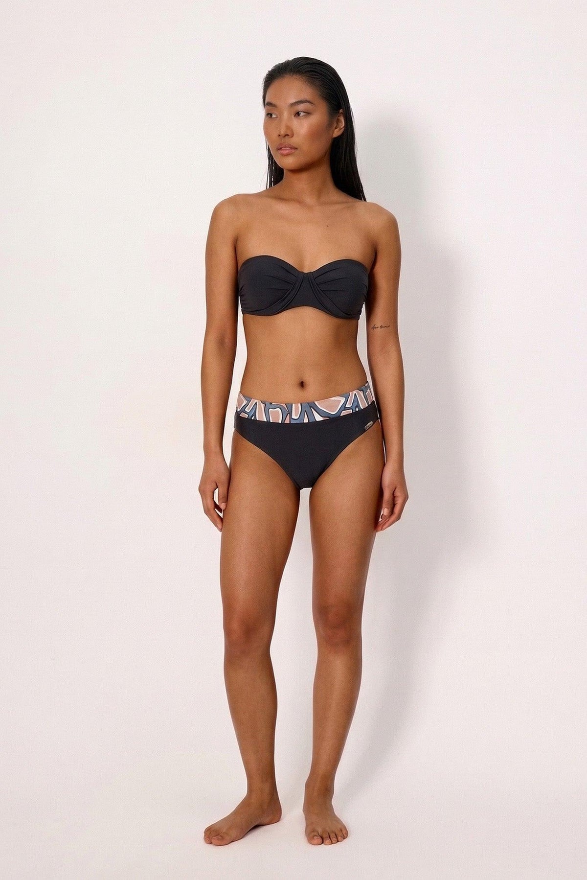 Top bikini bandeau negro copas C y D