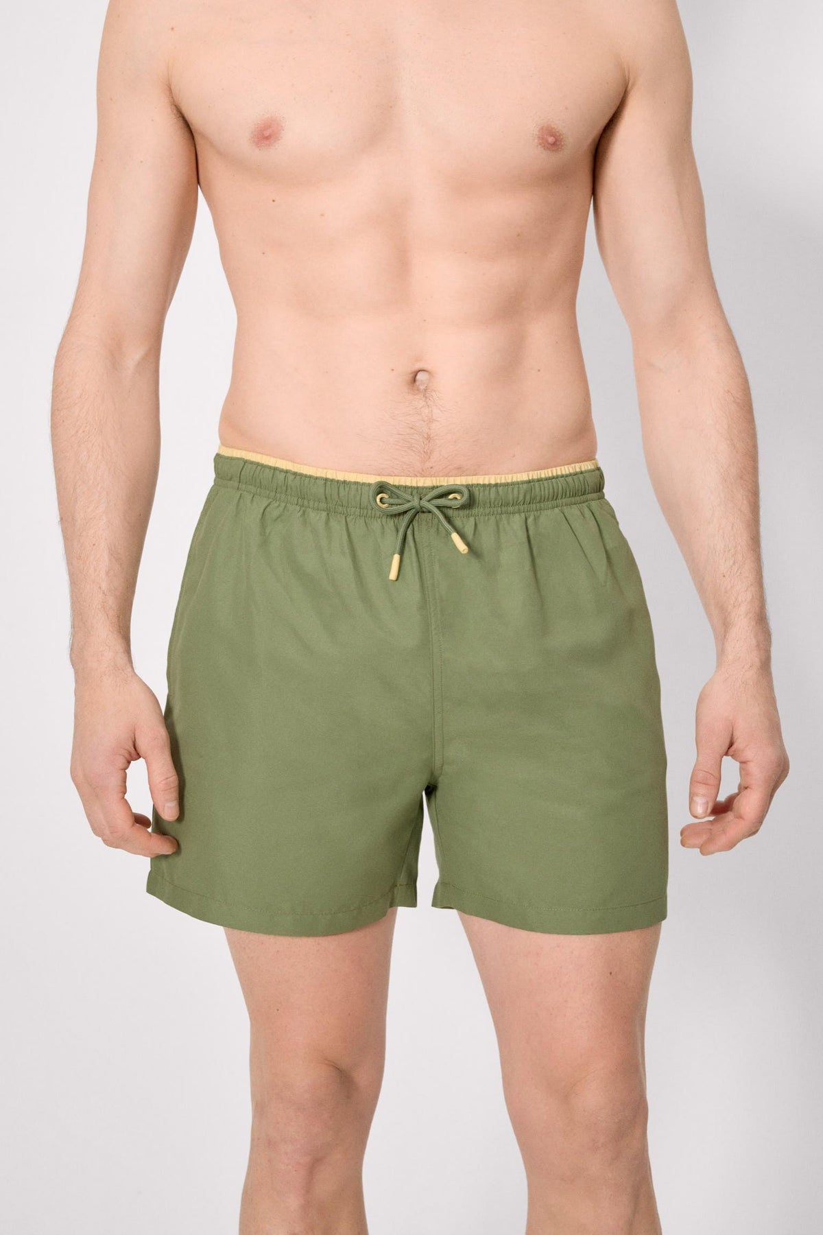 Traje de baño medio básico verde