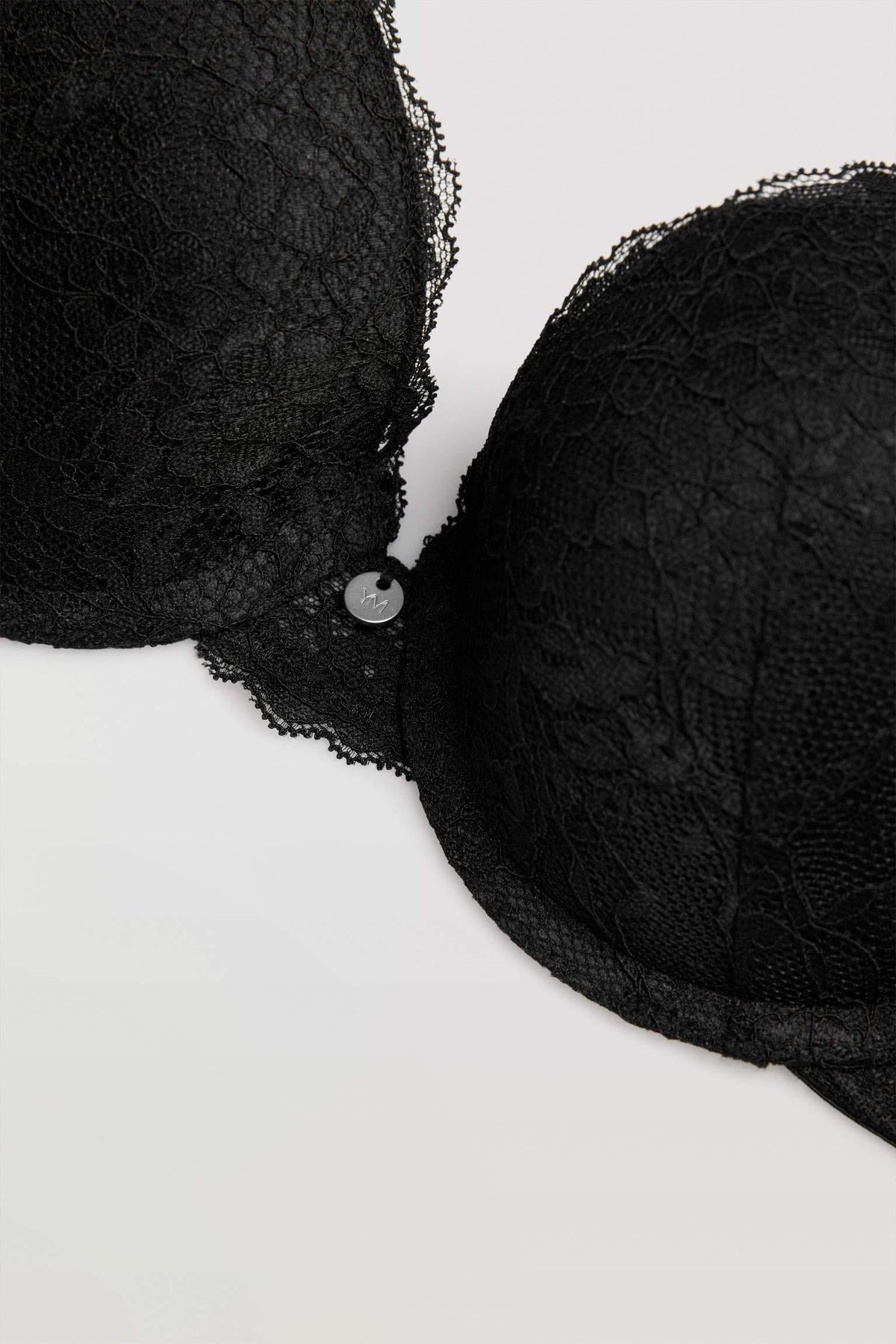 Sujetador push-up de encaje negro