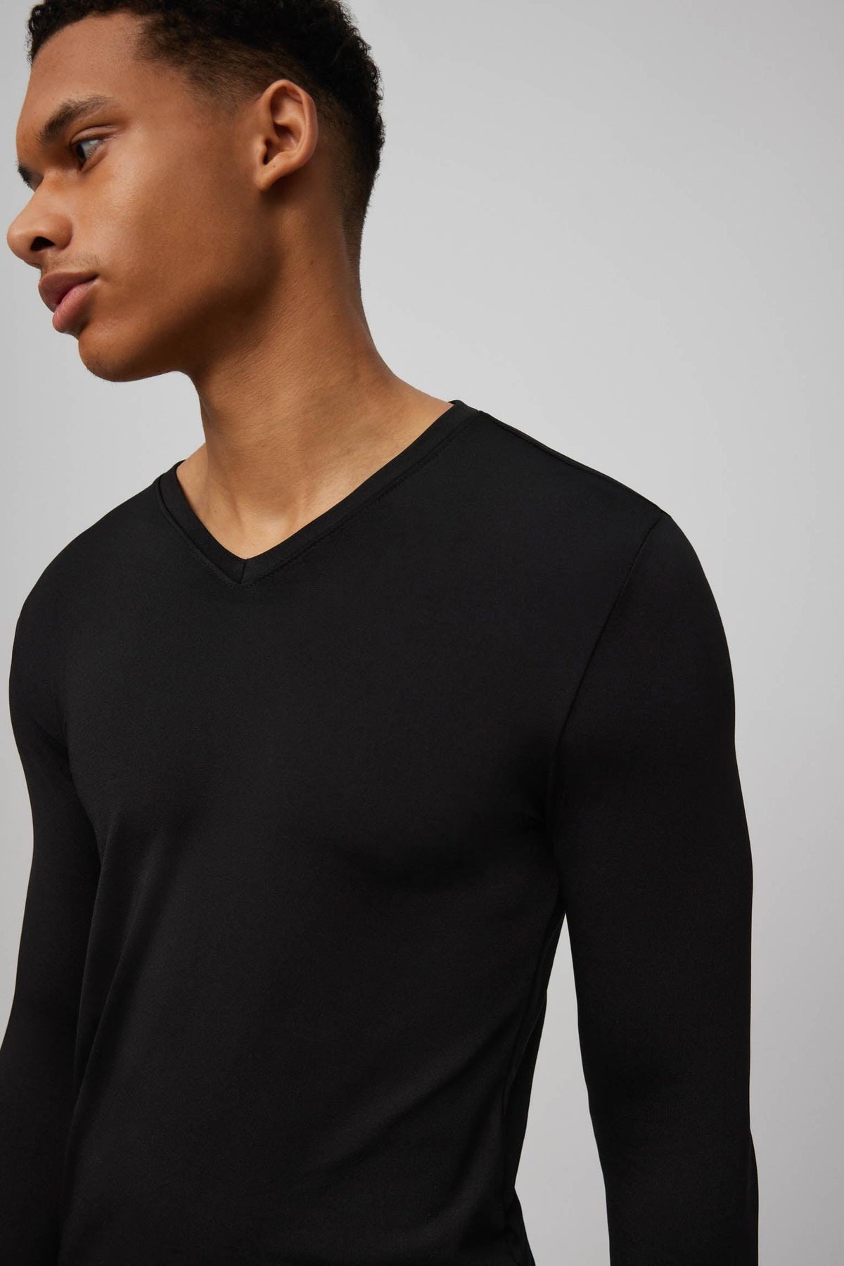 Camiseta térmica interior cuello en V manga larga negra