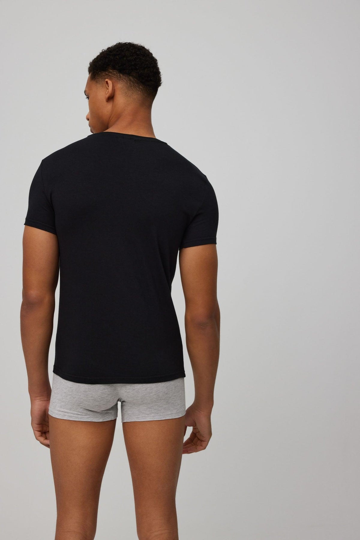 Camiseta interior manga corta cuello en V negro