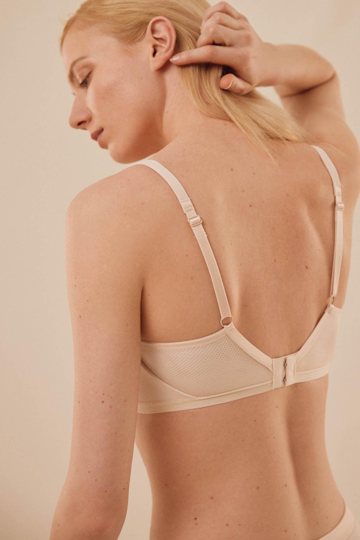 Brassiere sin aro con relleno marfil