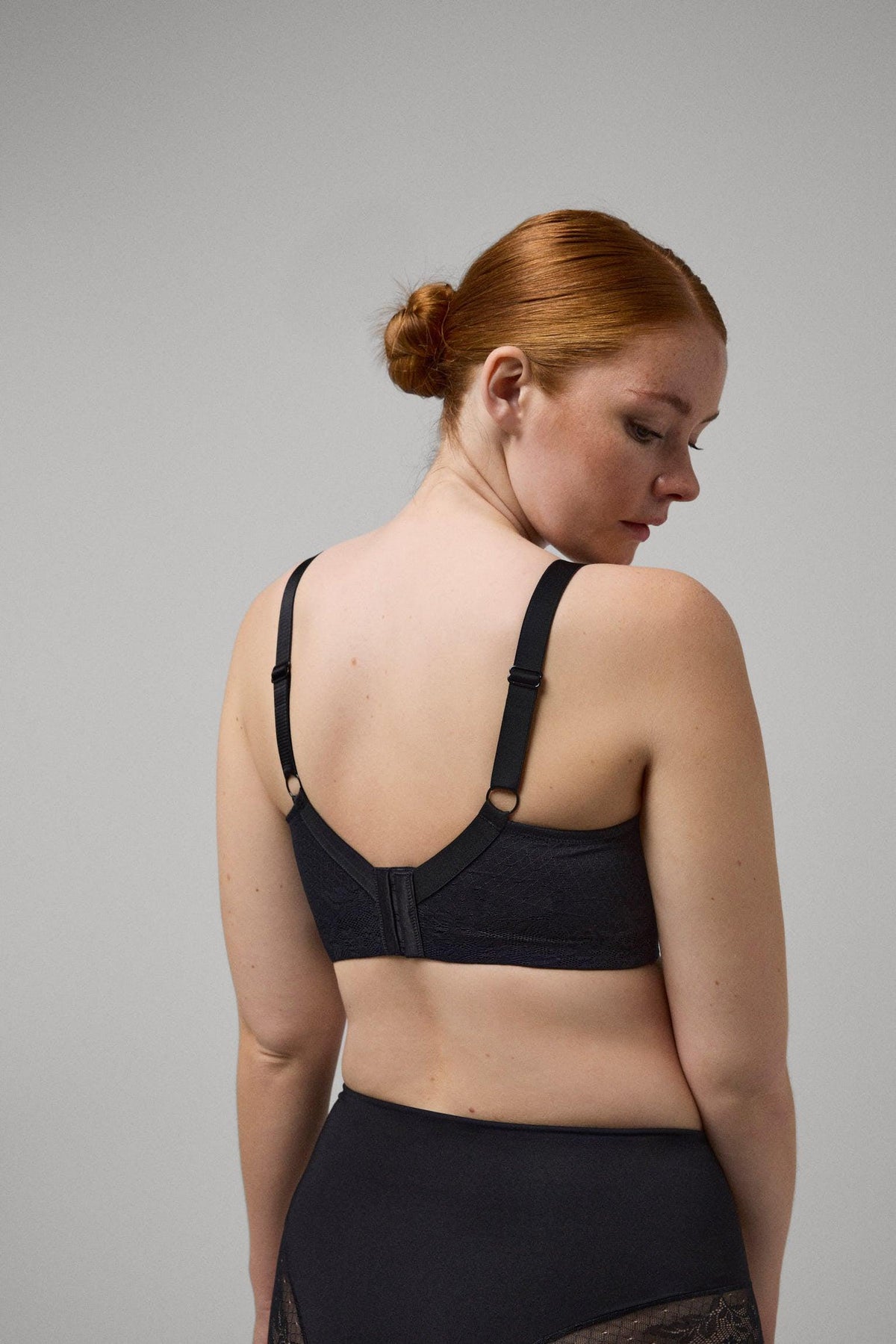 Brasier reductor sin aro sin relleno diseño encaje negro