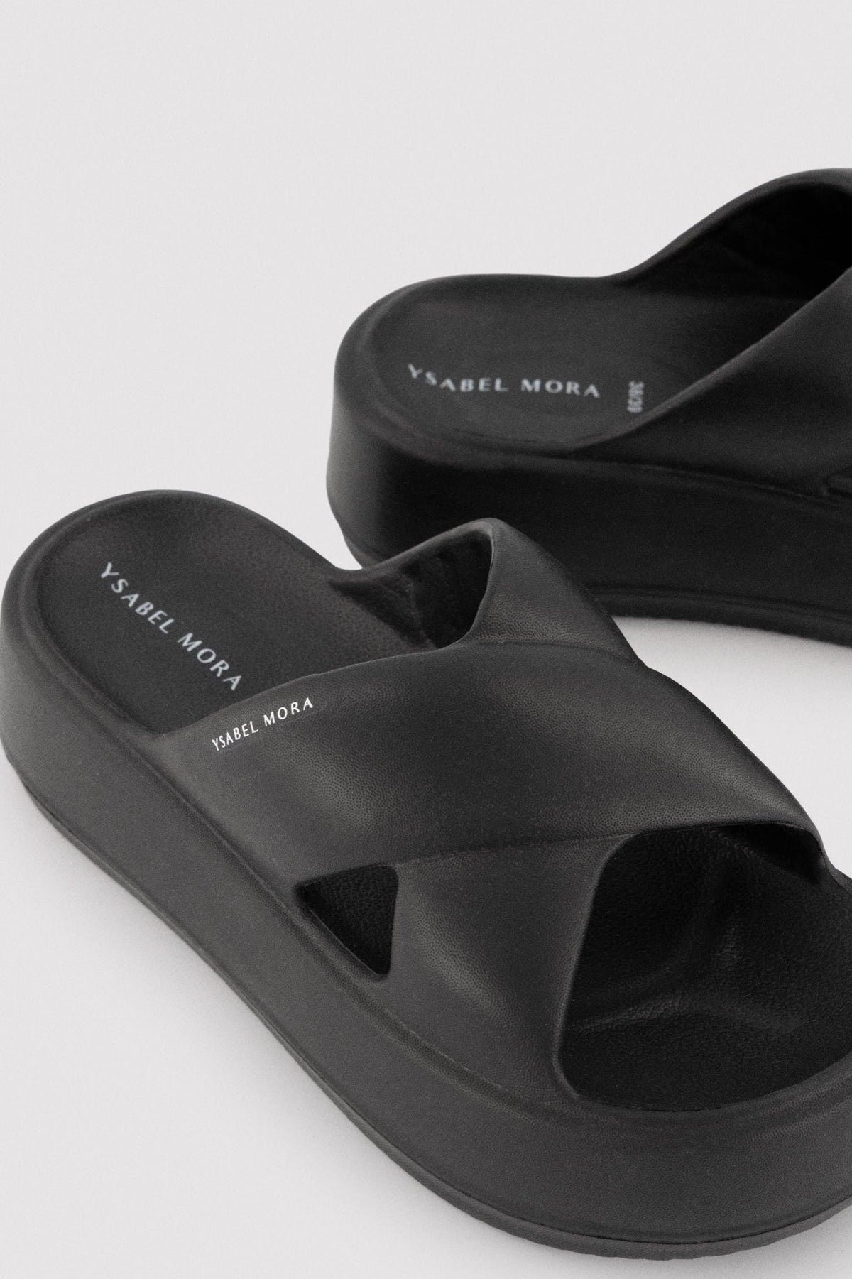 Chanclas de playa con plataforma antiderrapantes ligeras negras