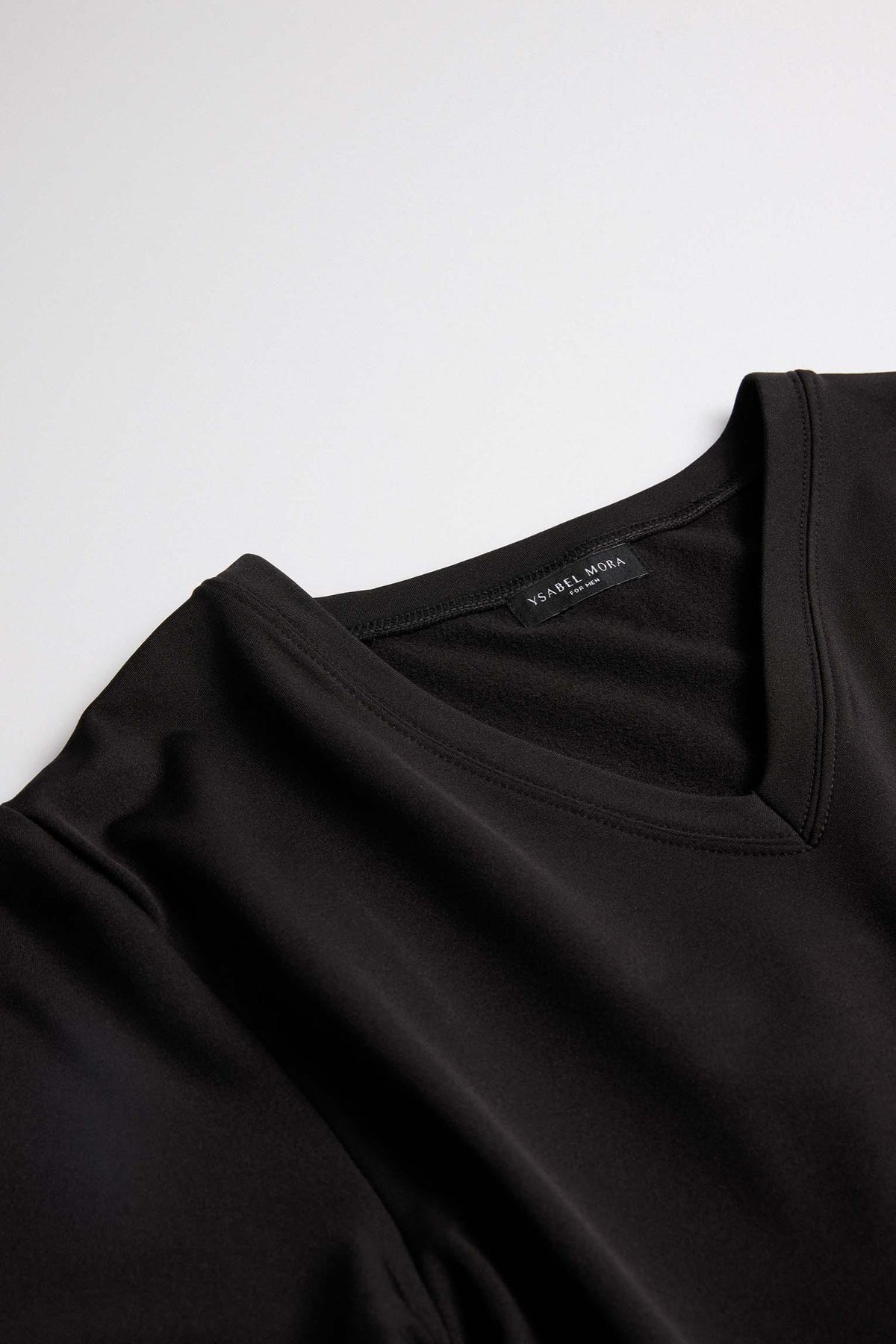 Camiseta térmica interior cuello V manga corta negro