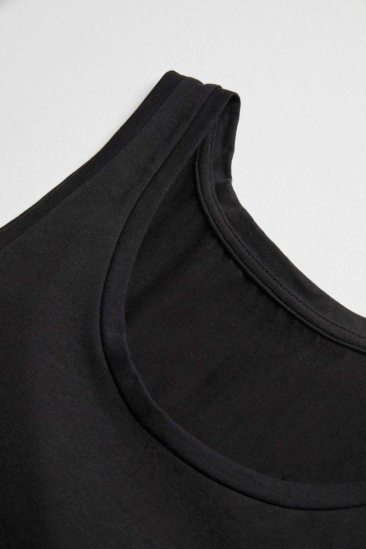 Camiseta interior de tirantes negra