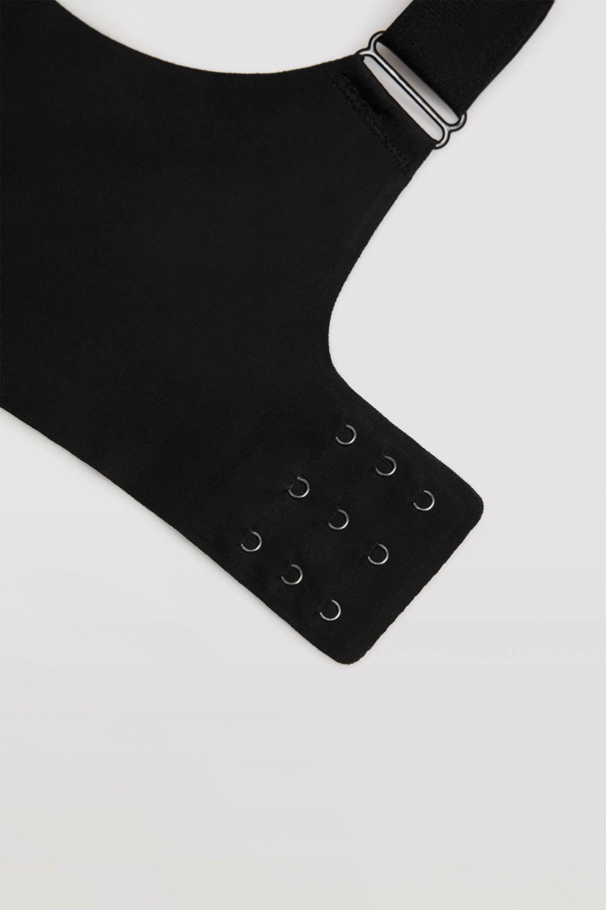 Brasier sin aro con tirantes anchos y push-up ligero negro