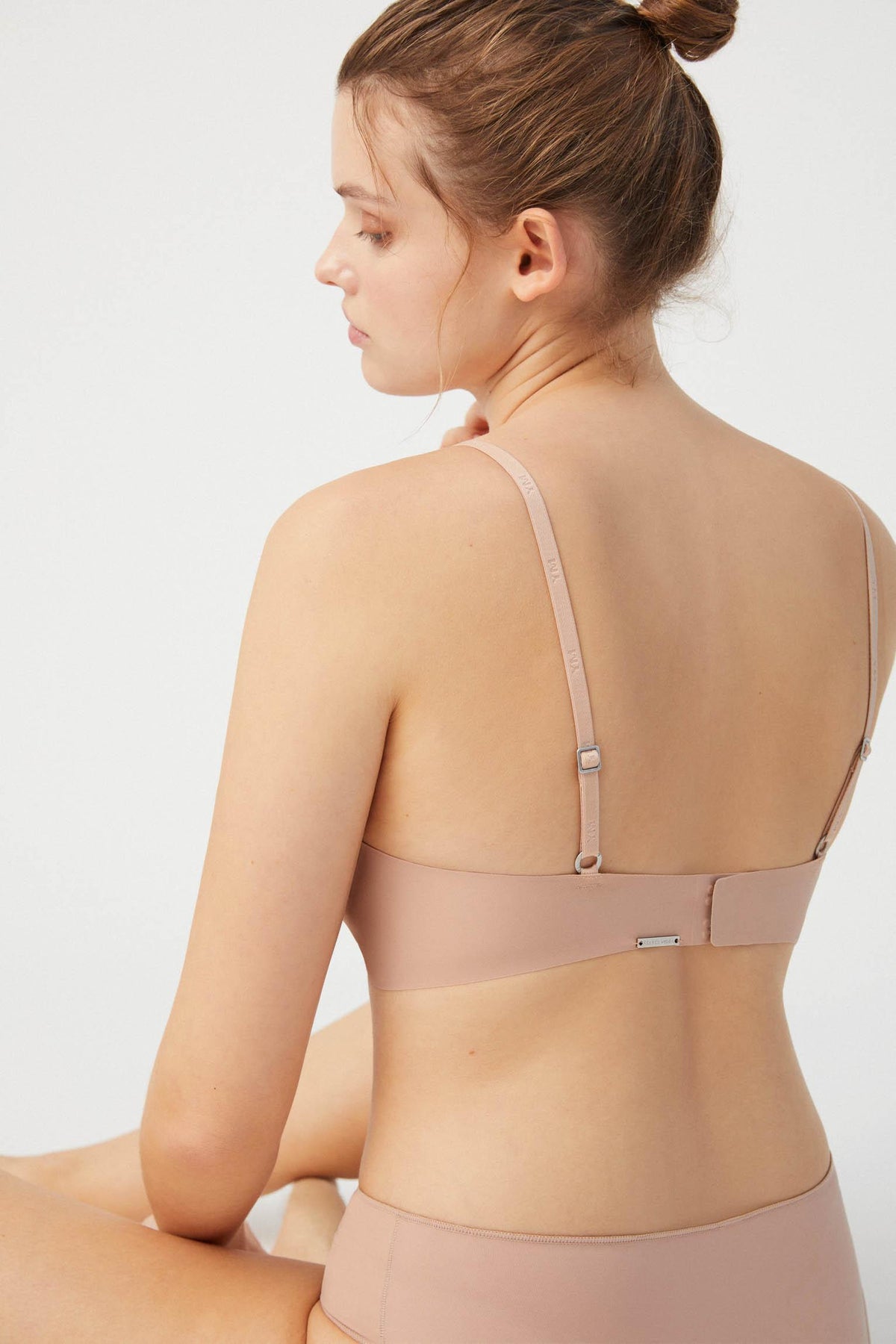 Bra sin costuras push up sin aro con relleno nude