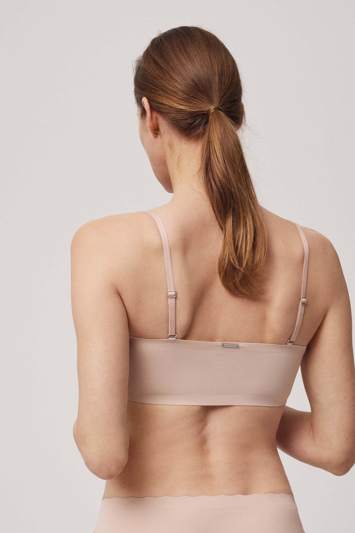 Bandeau con relleno y tirantes removibles nude