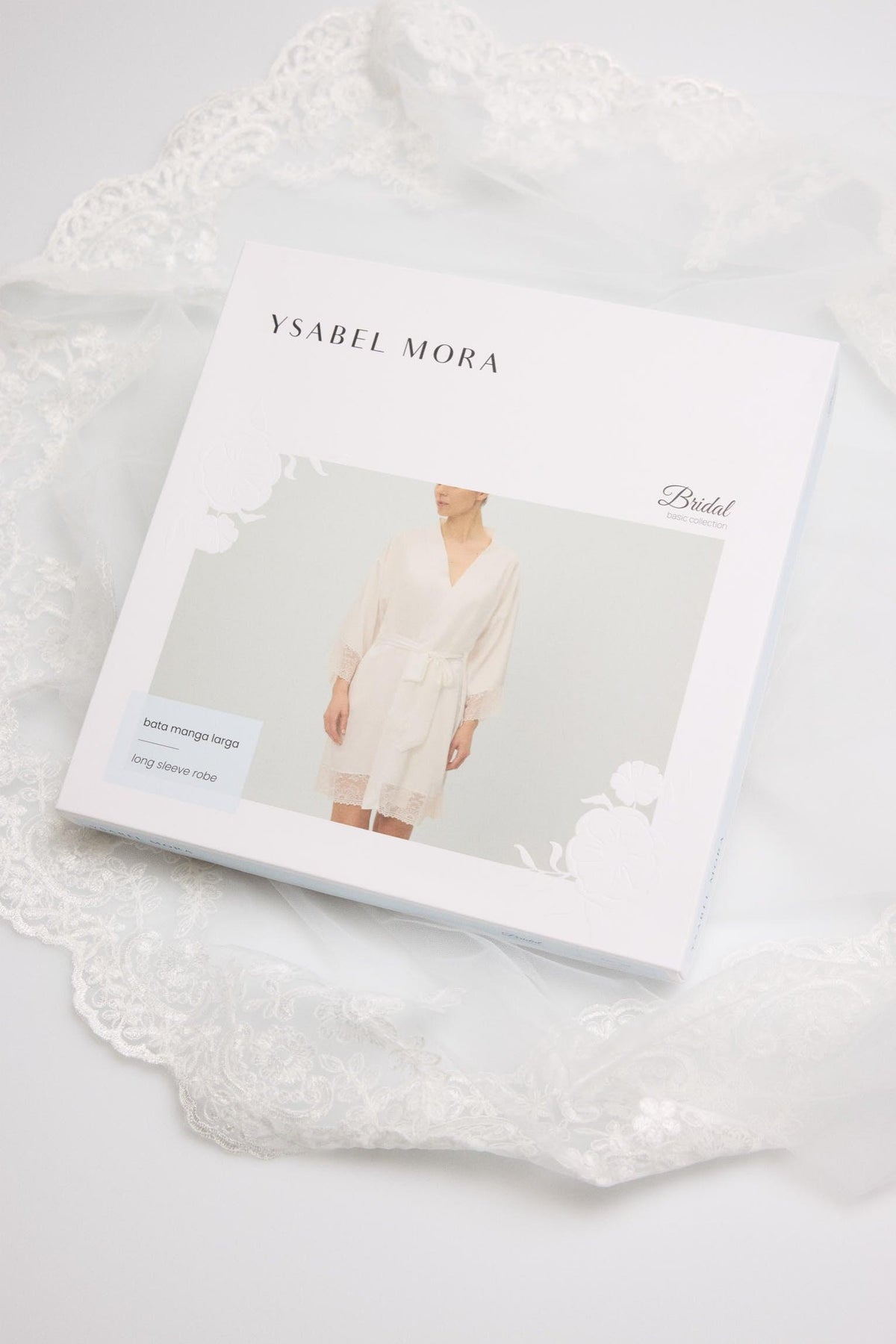 Bata de manga larga de satén blanco | Colección Novia